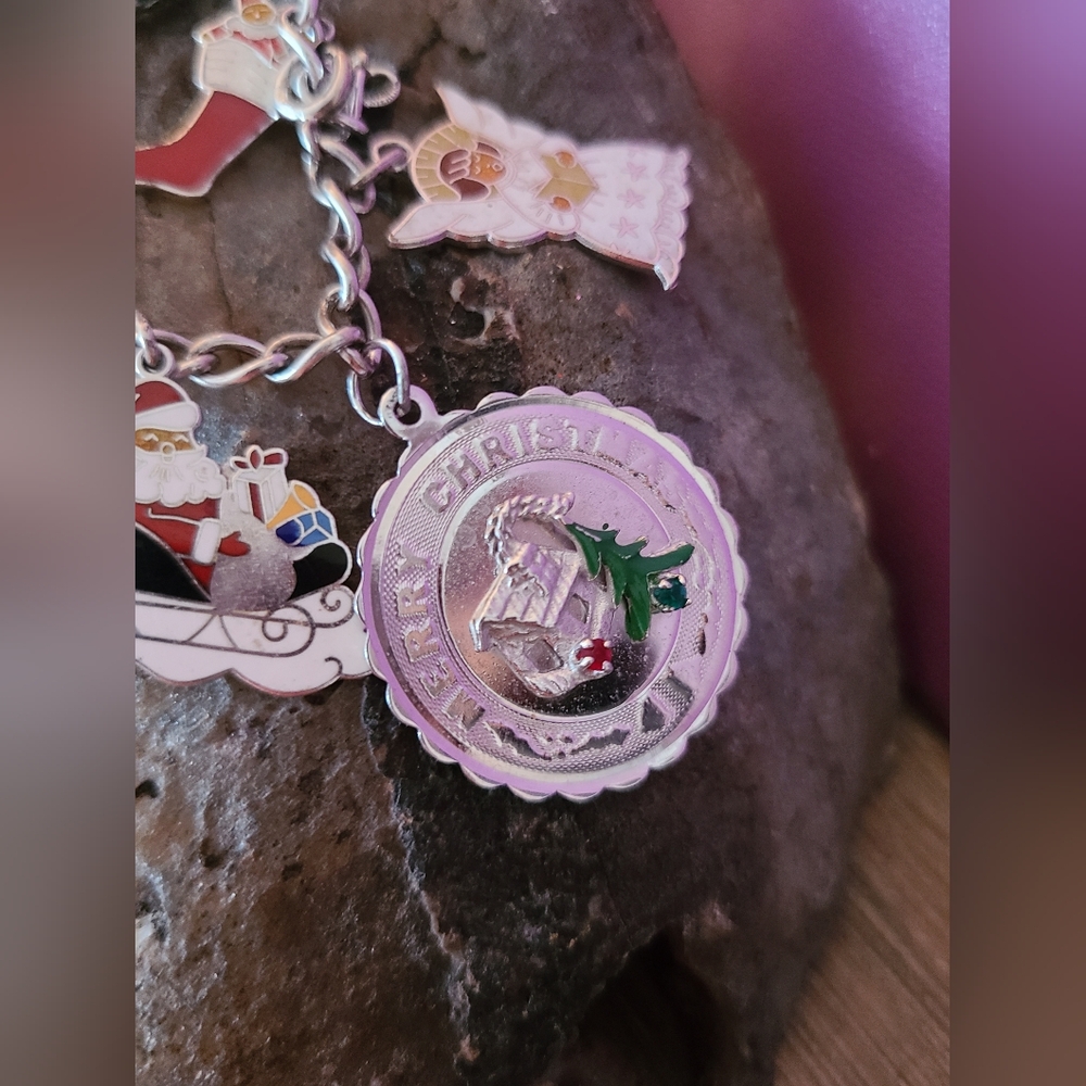 Vintage Wells Sterling Silver and Enamel Christmas Charm Bracelet - - Picture 2 of 7